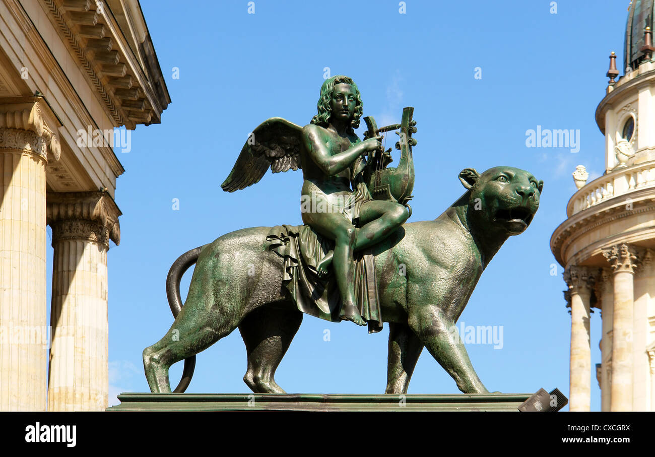 Konzerthaus hall statua, piazza Gendarmenmarkt, Berlino Foto Stock