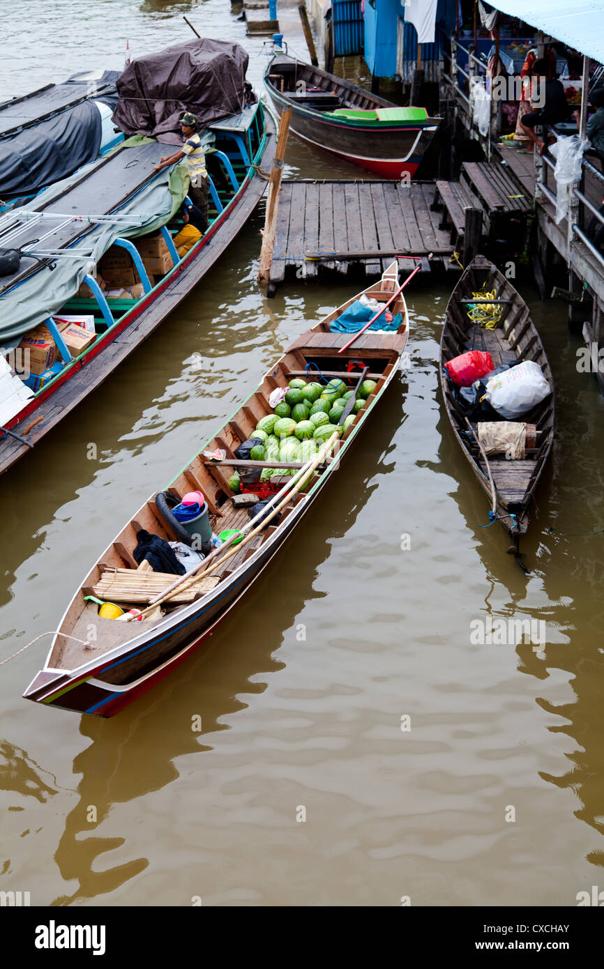 Imbarcazioni da fiume in Banjarmasin Foto Stock