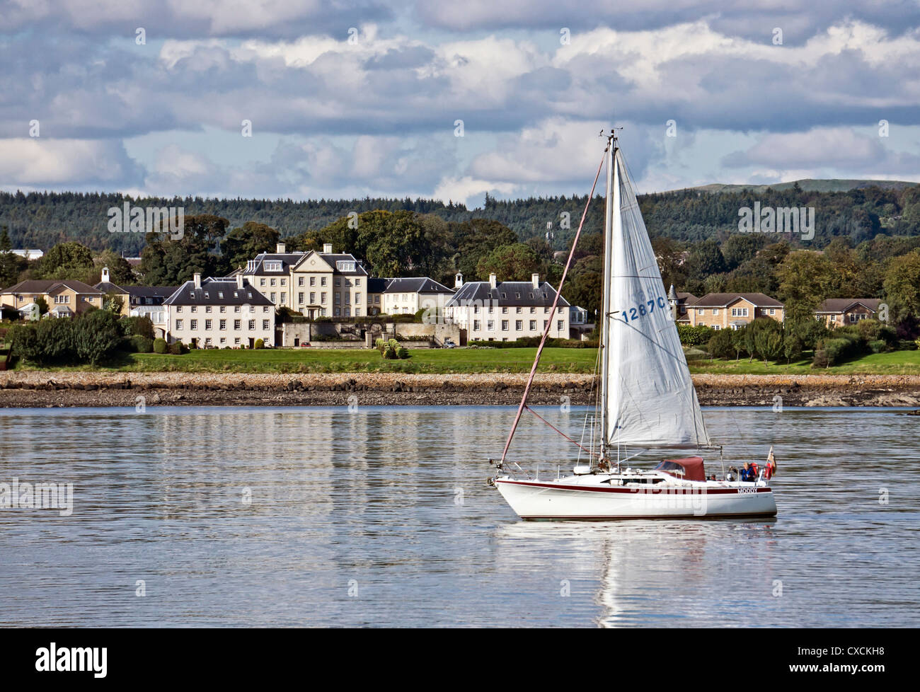 Moderna casa Donibristle con settecento ali anteriore su Riva del Firth of Forth vicino a Dalgety Bay in Fife Scozia Scotland Foto Stock