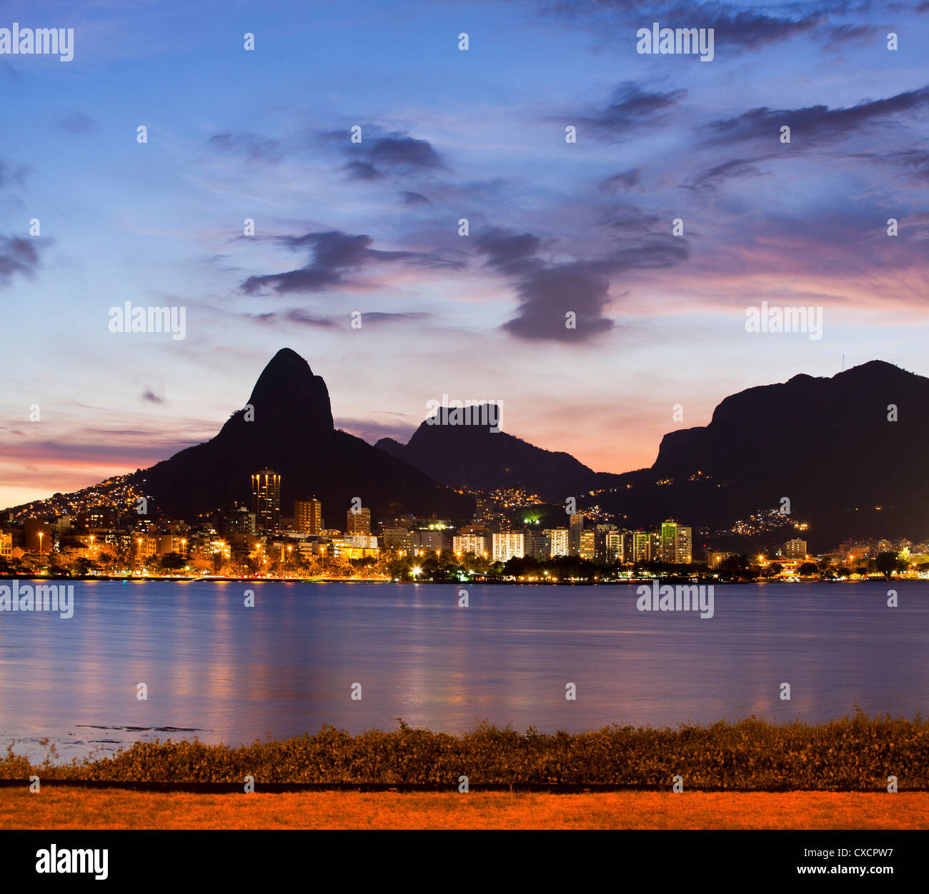 La Lagoa Rodrigo de Freitas ( Rodrigo de Freitas Lagoon ), Rio de Janeiro, Brasile. Foto Stock