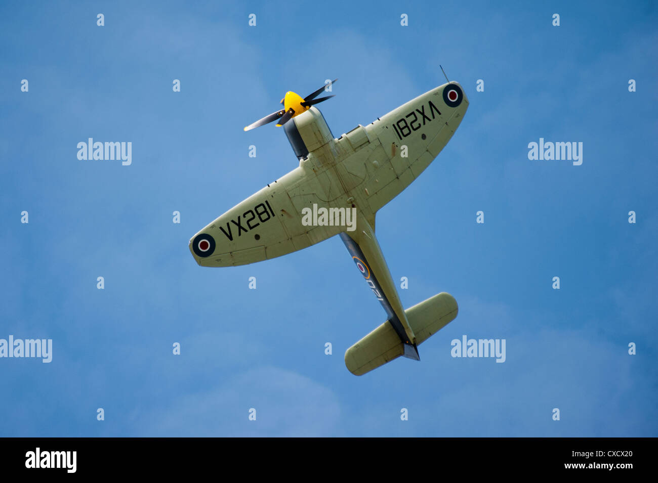 Spitfire furia del mare 120. VX281 a Raf Valley Anglesey North Wales UK. Prese durante la battaglia della Gran Bretagna la visualizzazione giorno. Foto Stock