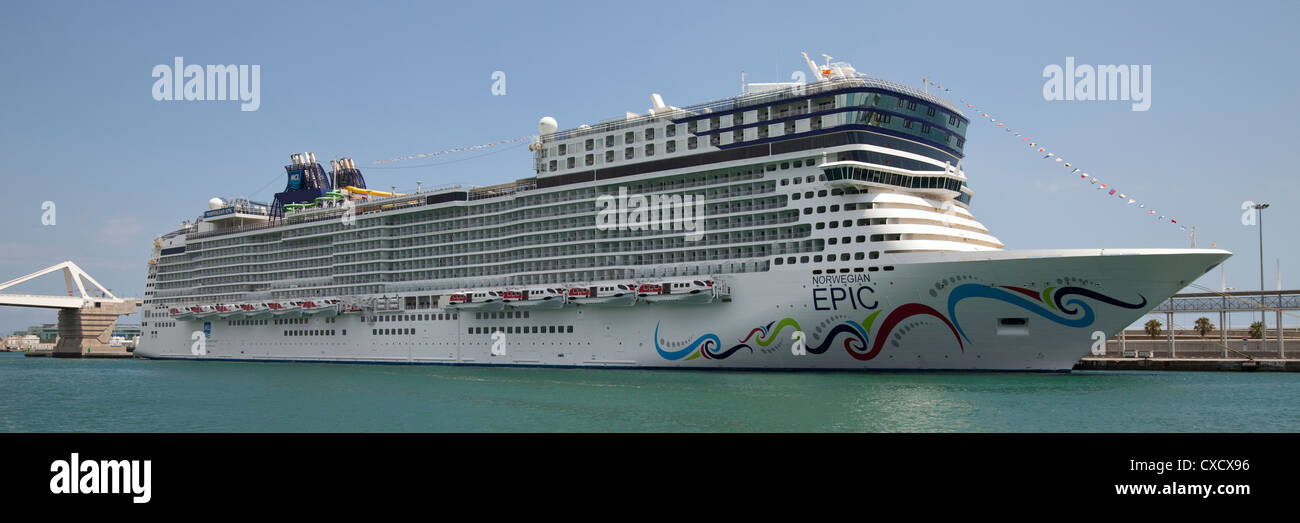 Nave da crociera Norwegian Epic del Norwegian Cruise Line in Marina Port Vell di Barcellona, in Catalogna, Spagna, Europa Foto Stock