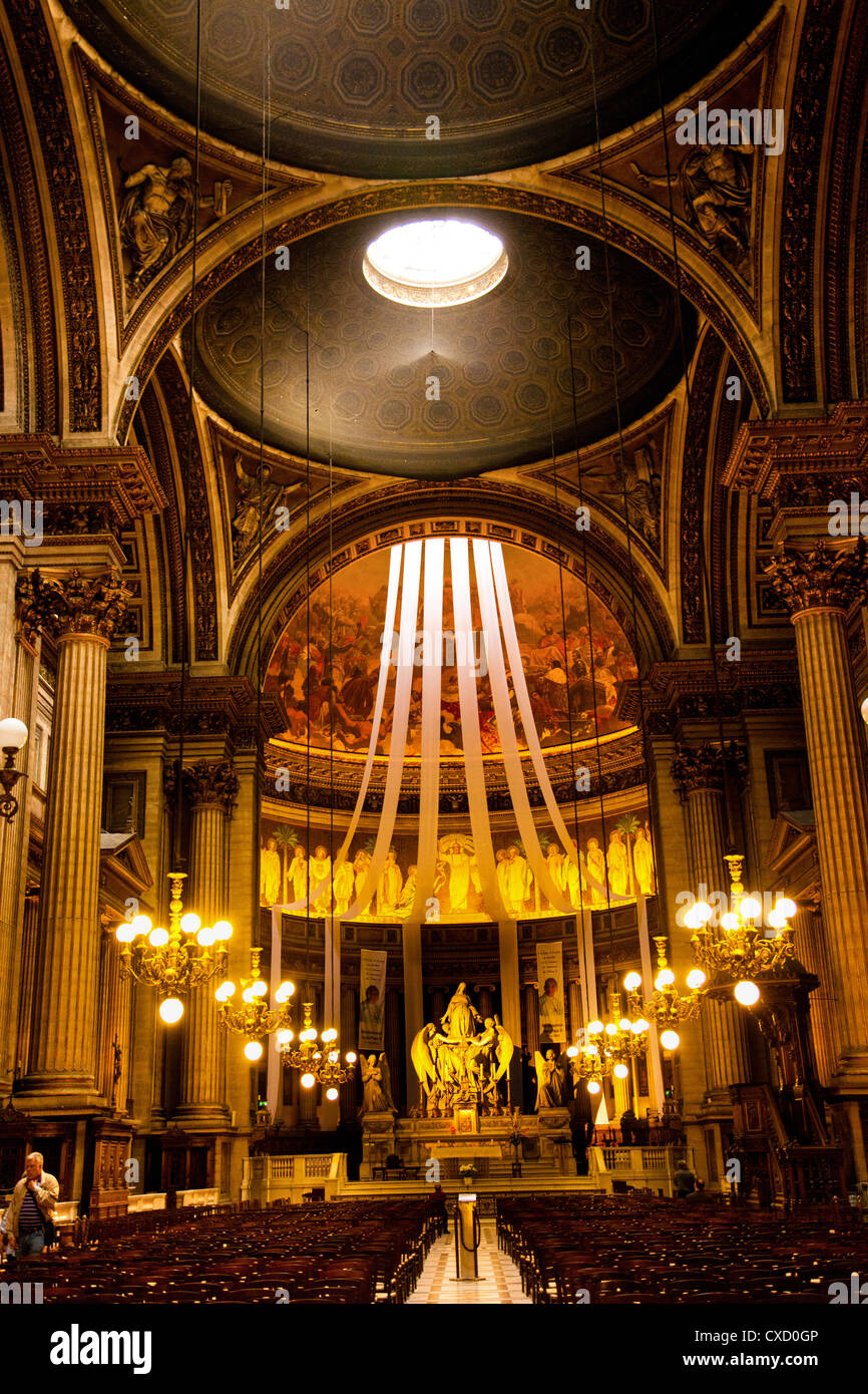 Interno del Eglise de Ste-Marie Madeline Parigi Francia Foto Stock