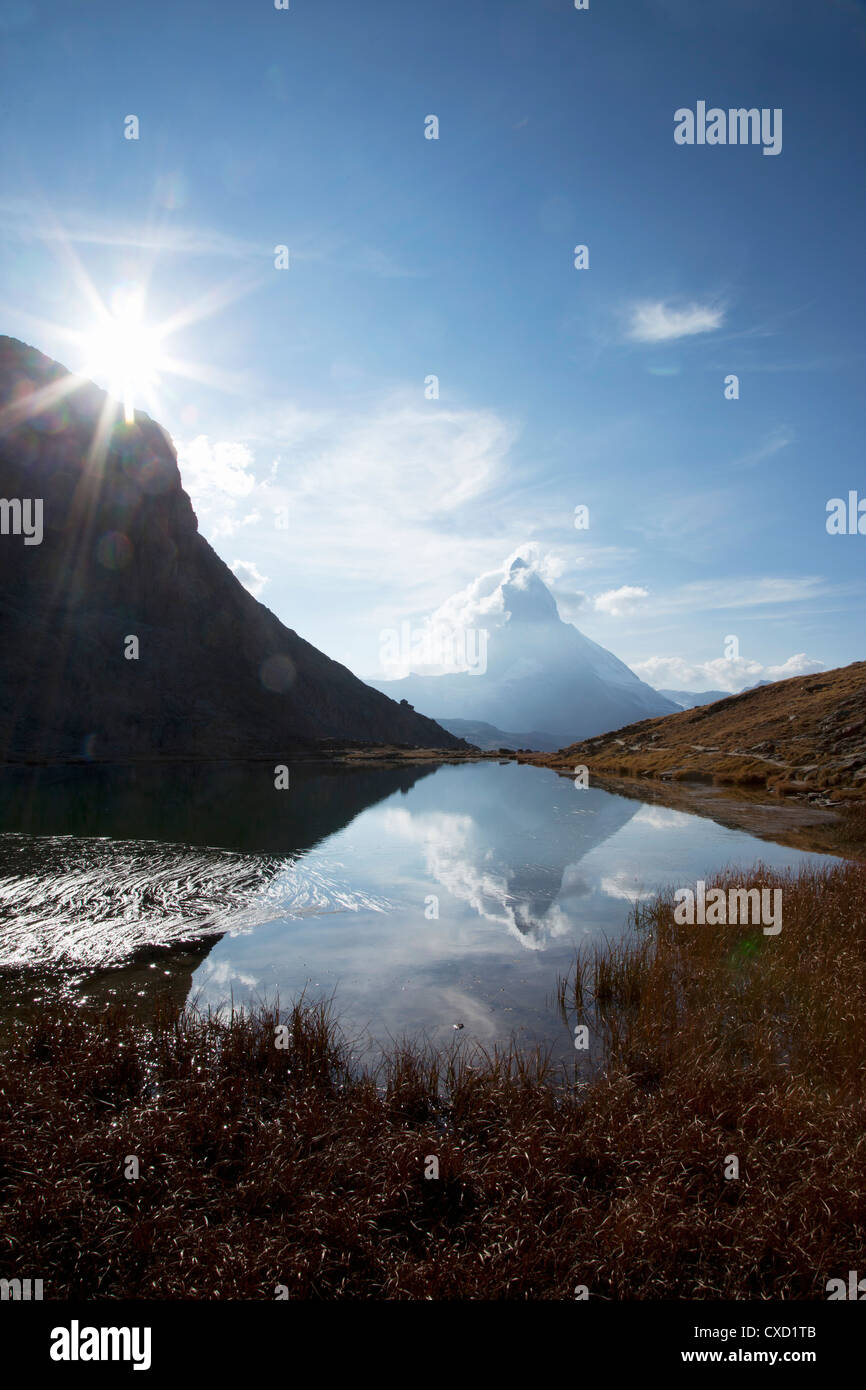 Il Cervino in distanza, Zermatt, Canton Vallese, alpi svizzere, Svizzera, Europa Foto Stock