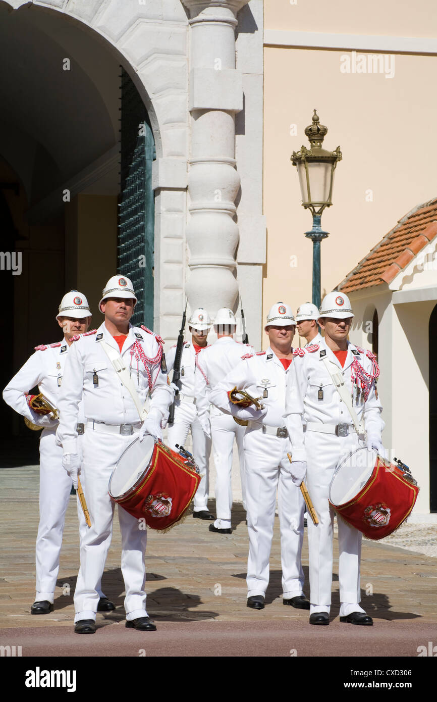 Cambio della guardia al Princes Palace, Monte Carlo, Monaco, Europa Foto Stock