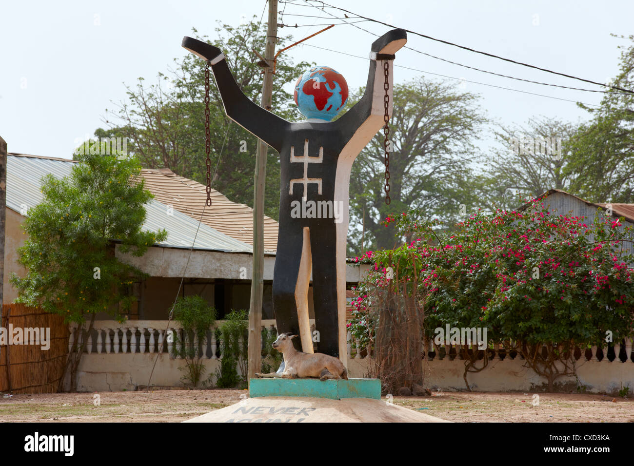 Mai più schiavitù statua, Juffureh Village, Gambia, Africa occidentale Foto Stock