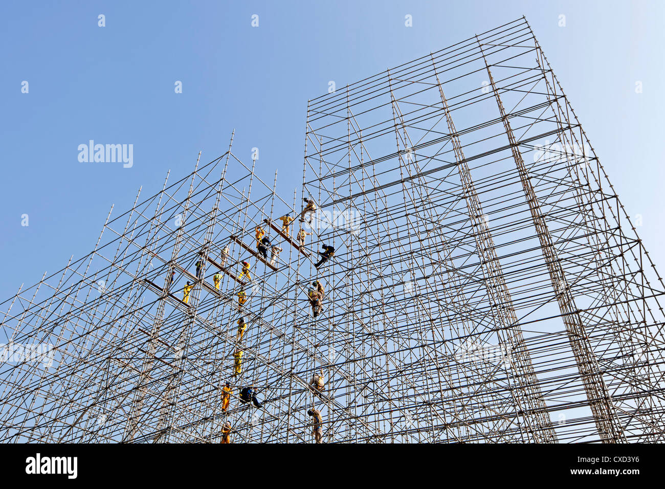 Montaggio ponteggi essere eretta nel centro di Doha, Qatar, Medio Oriente Foto Stock