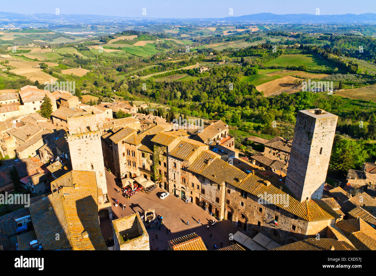 Vista sulla città toscana di San Gimignano, Toscana, Italia Foto Stock