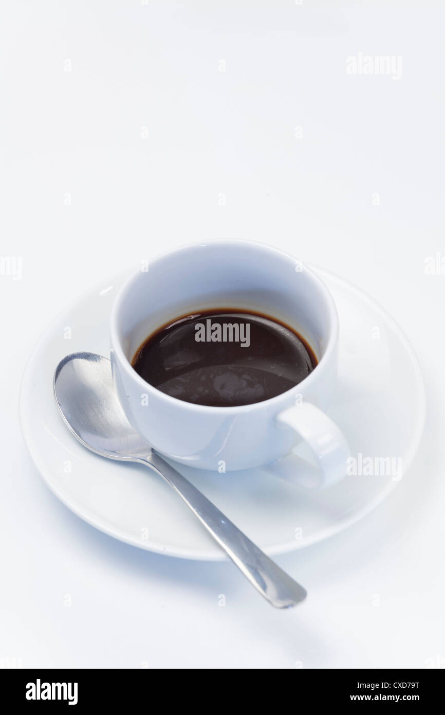 Studio ancora la vita di bianco expresso Cup e il piattino e cucchiaino da caffè Foto Stock