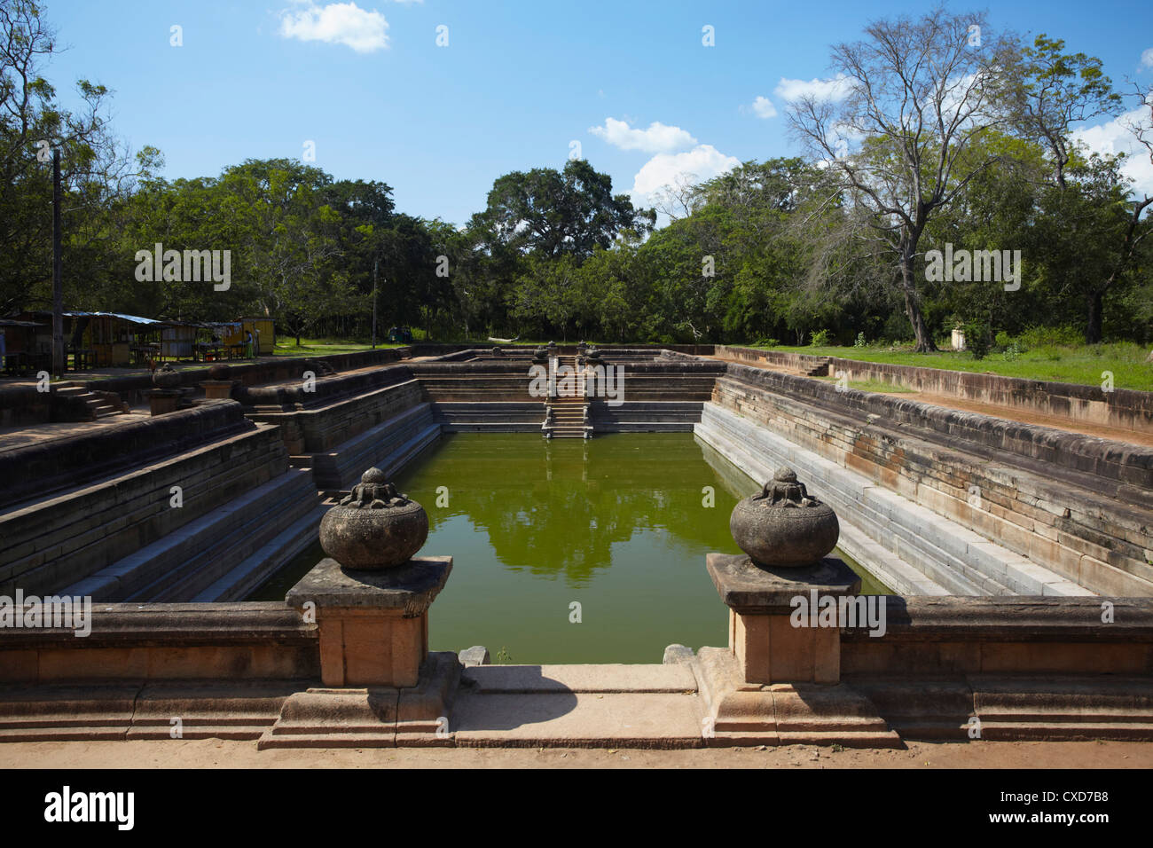 Kuttam Pokuna (Twin stagni), Northern rovine, Anuradhapura, Sito Patrimonio Mondiale dell'UNESCO, Nord provincia centrale, Sri Lanka, Asia Foto Stock