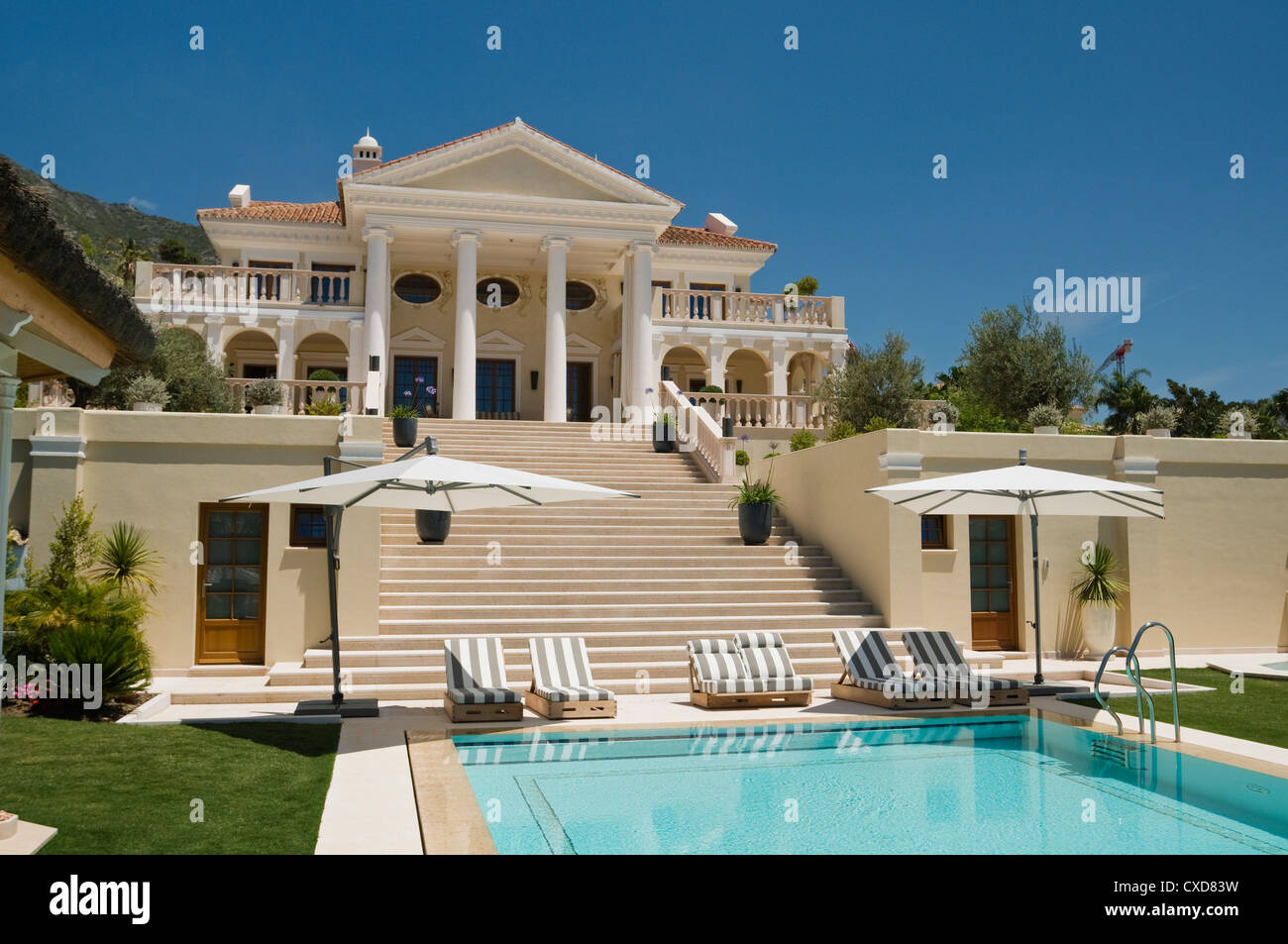 Villa spagnola con architettura di Charlie Esquivias e design degli interni di Fernando Carrizosa-Kolbe Foto Stock