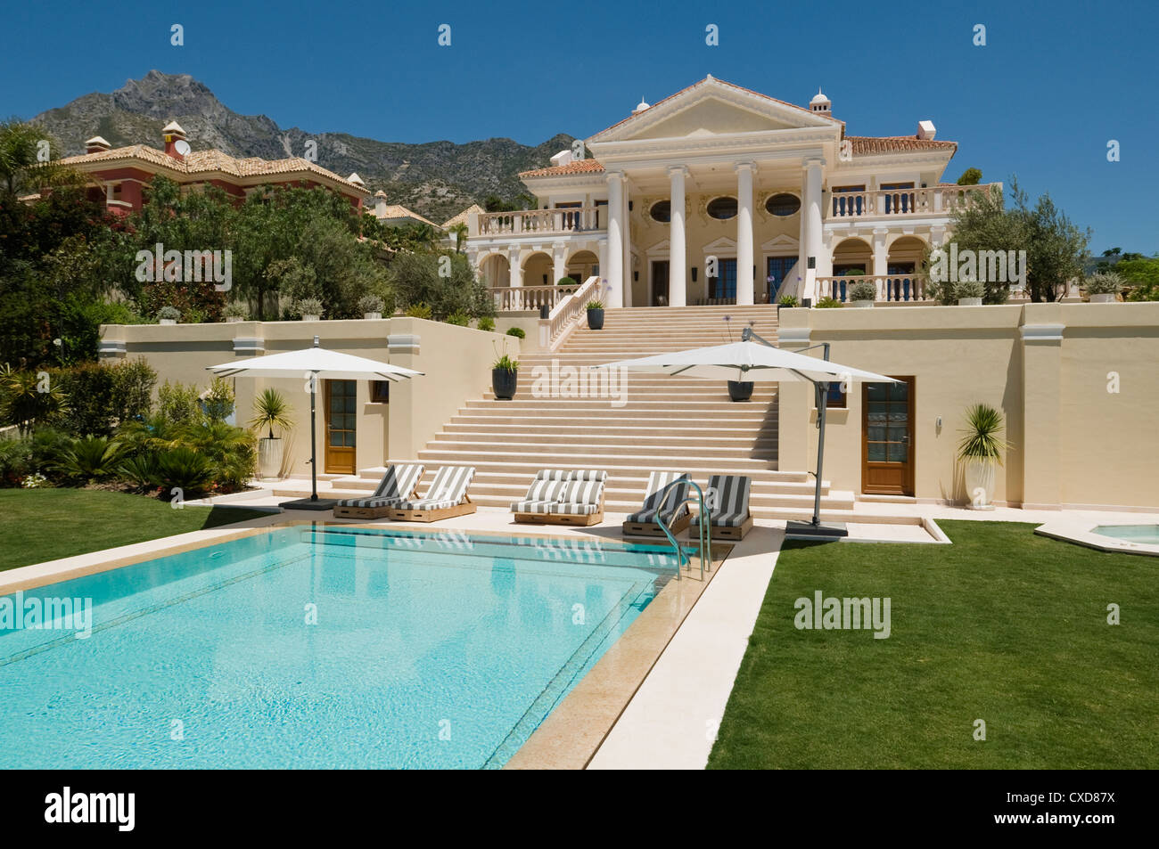 Villa spagnola con architettura di Charlie Esquivias e design degli interni di Fernando Carrizosa-Kolbe Foto Stock