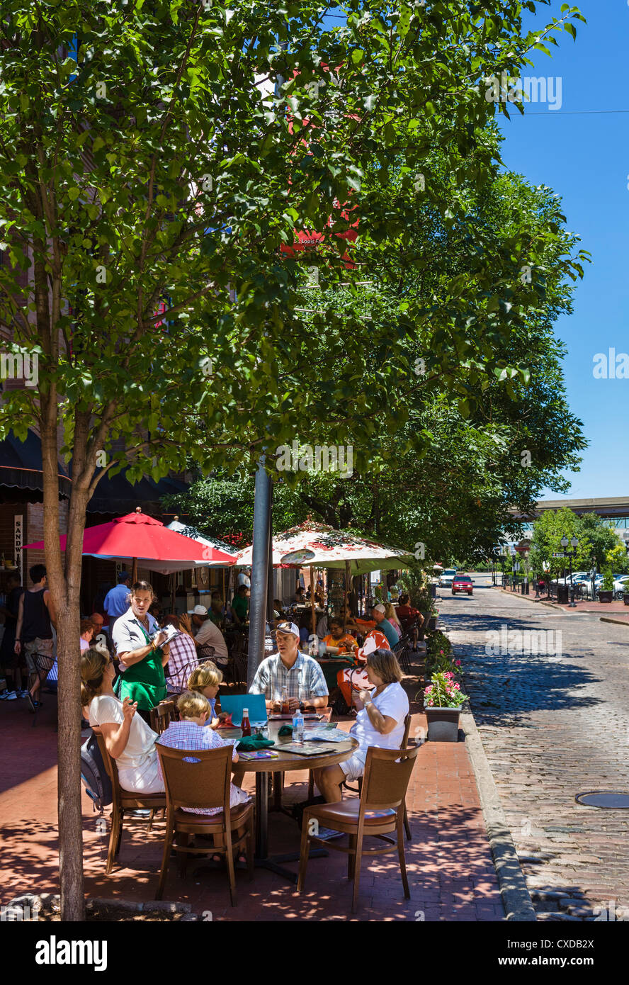 Il marciapiede ristorante sul Nord seconda strada in Laclede's Landing sullo storico riverfront, St Louis, Missouri, Stati Uniti d'America Foto Stock