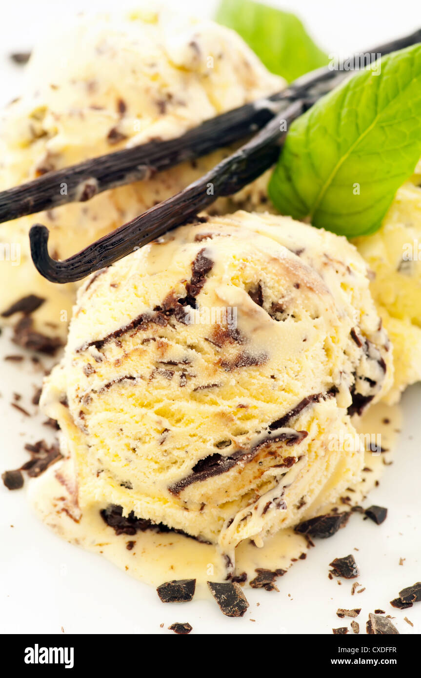 Gelato alla vaniglia con cioccolato Foto Stock