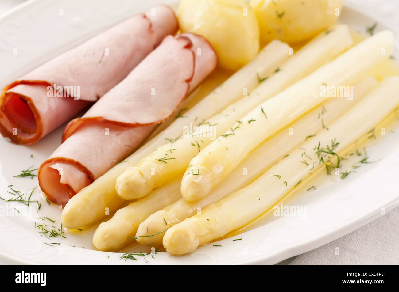 Gli asparagi con prosciutto Foto Stock