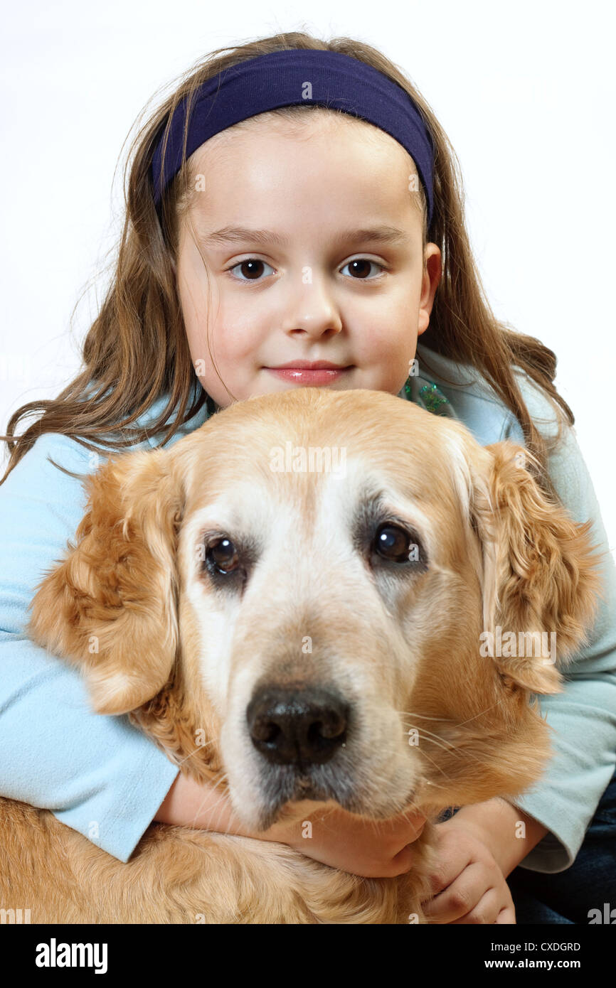 Ragazza carina e il suo amico cane Foto Stock