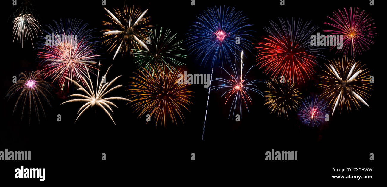 Un gruppo di bellissimi fuochi d'artificio colorati su una vacanza o un evento speciale come il 4 luglio etc Foto Stock
