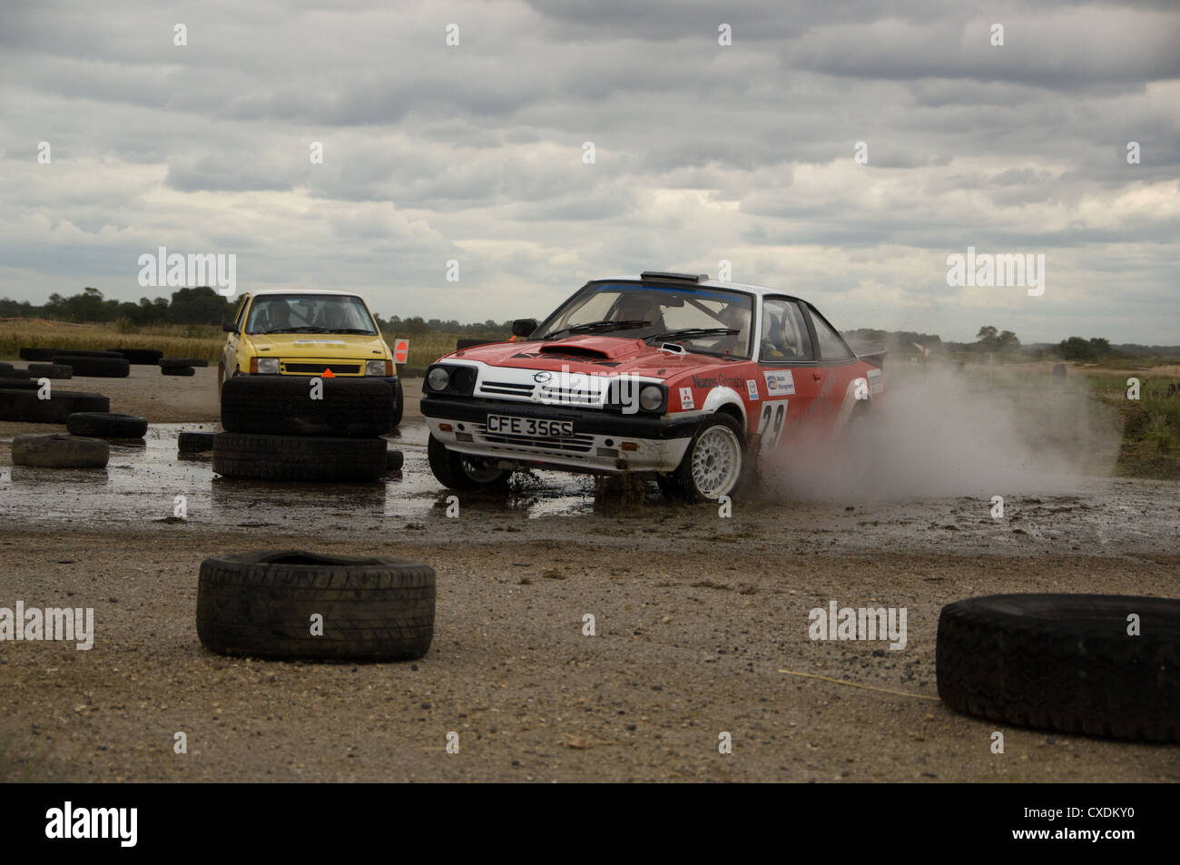 Opel Manta e Vauxhall Nova auto da rally Foto Stock