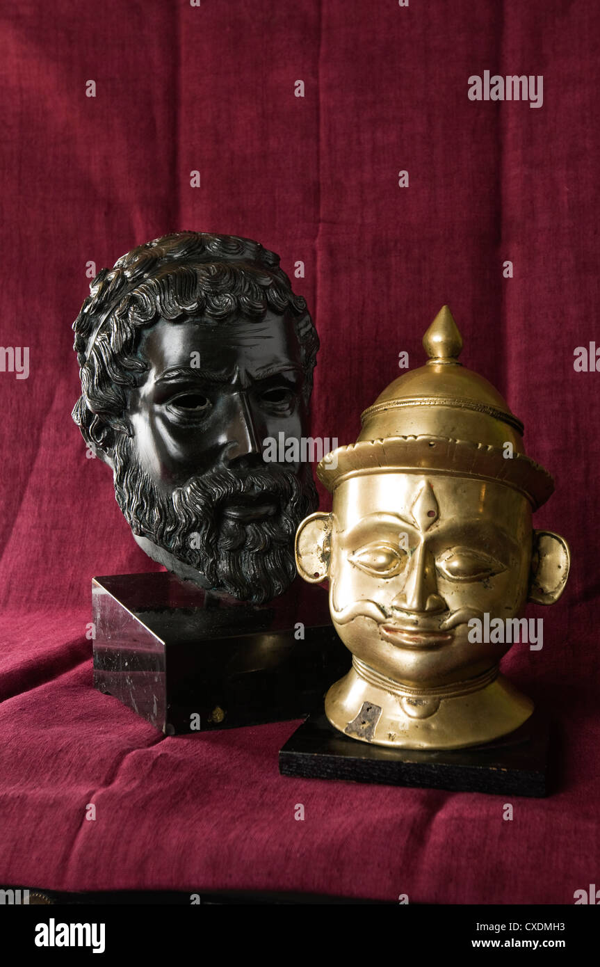 Classica testa in bronzo del filosofo greco, c1900. Indian testata ottone di 'Mukha Linga' Shiva Foto Stock