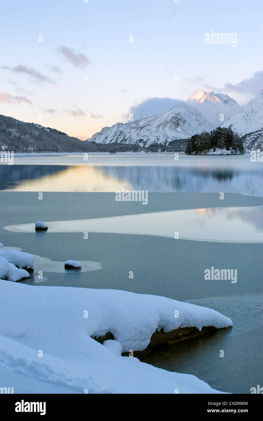 Paesaggio invernale, Lago di Sils, Sils Maria, Engadina, Svizzera Foto Stock