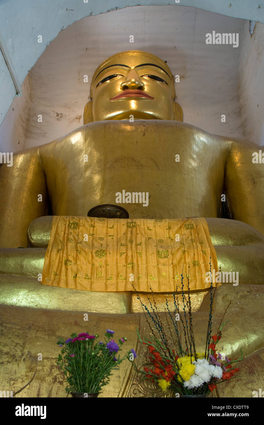 Grande Buddha seduto, Manuha Paya, Bagan (pagano), Myanmar (Birmania), Asia Foto Stock