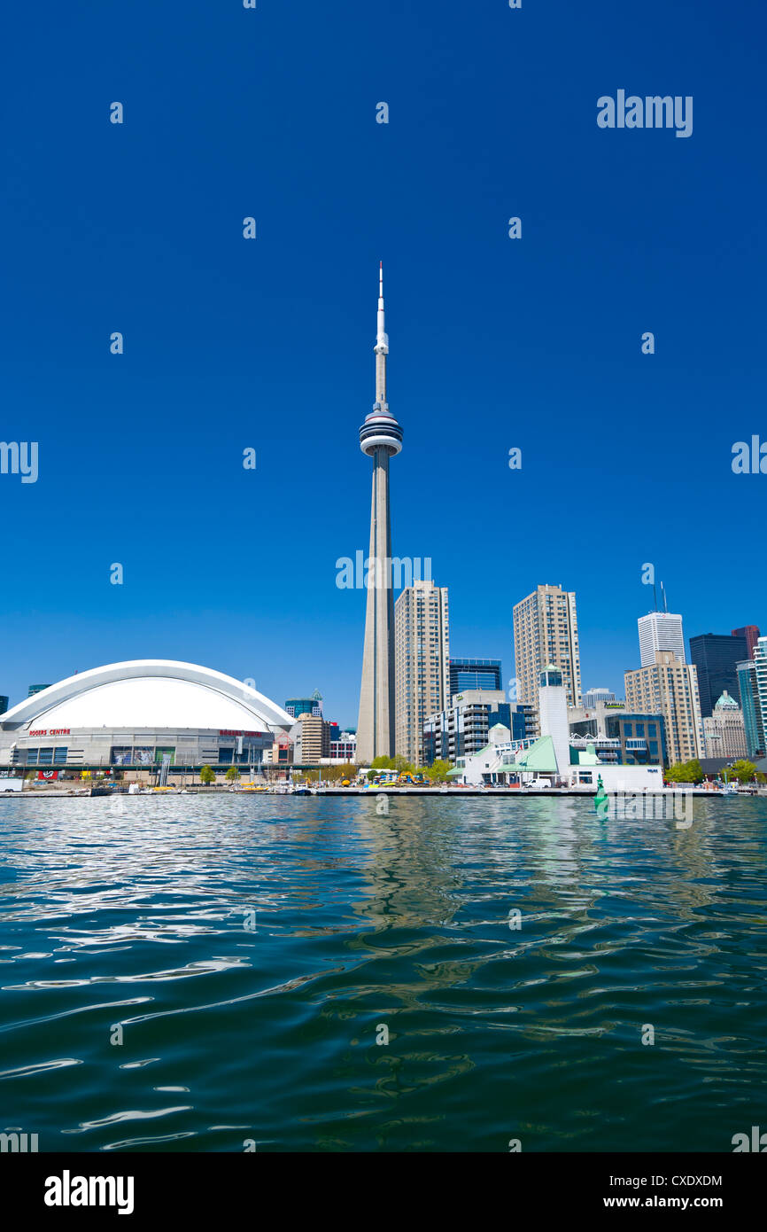 Skyline della città che mostra la CN Tower, Toronto, Ontario, Canada, America del Nord Foto Stock