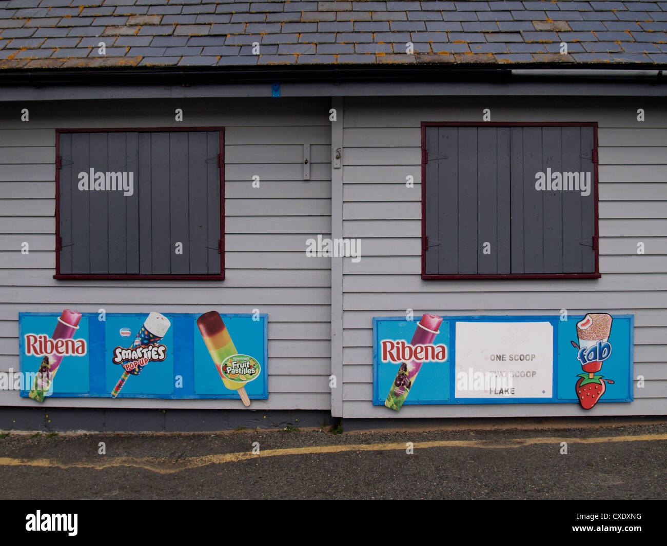 Gelateria chiusa per il periodo invernale, Bude, Cornwall, Regno Unito Foto Stock