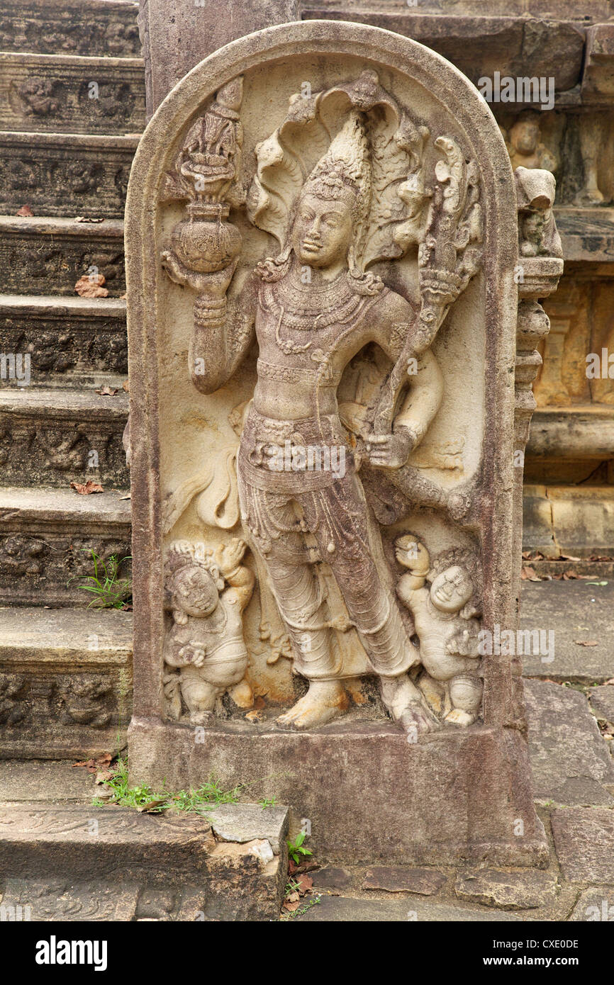 Muragala, o pietra di guardia, ingresso al Vatagade, del XII secolo, Sito Patrimonio Mondiale dell'UNESCO, Polonnaruwa, Sri Lanka, Asia Foto Stock
