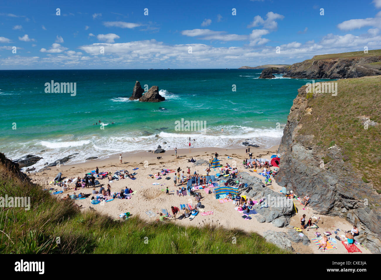 Piccola spiaggia su North Cornwall coast, Porthcothan, vicino a Newquay, Cornwall, Inghilterra Foto Stock