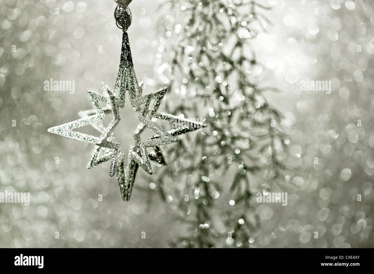 Shiny Silver star. Natale o Capodanno decorazione. sfondo astratto Foto Stock