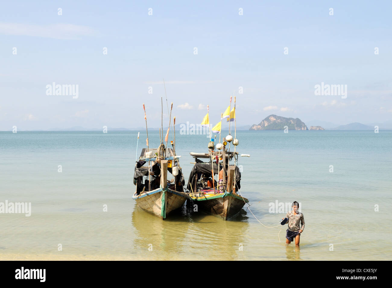 Tradizionale Tailandese barche da pesca Loh Pared Beach Ko Yao Yai Island Thailandia Foto Stock