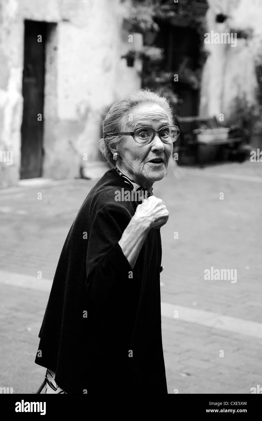 Il vecchio donna spagnola, centrale di Barcellona Foto Stock