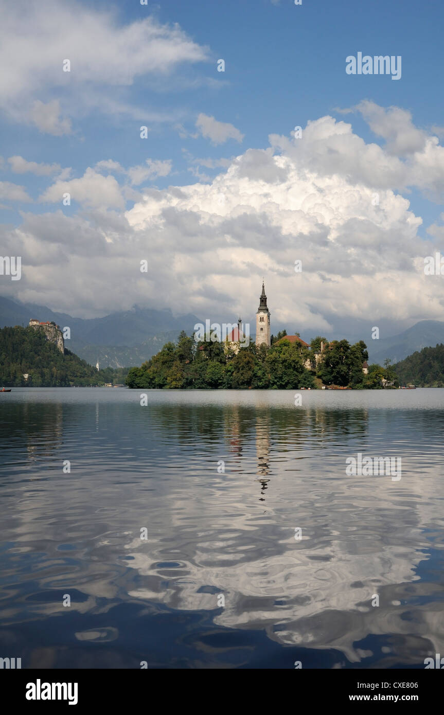 Basilica di Santa Maria Assunta e il castello di Bled Bled Island, il lago di Bled, Slovenia, sloveno, europa, europeo Foto Stock