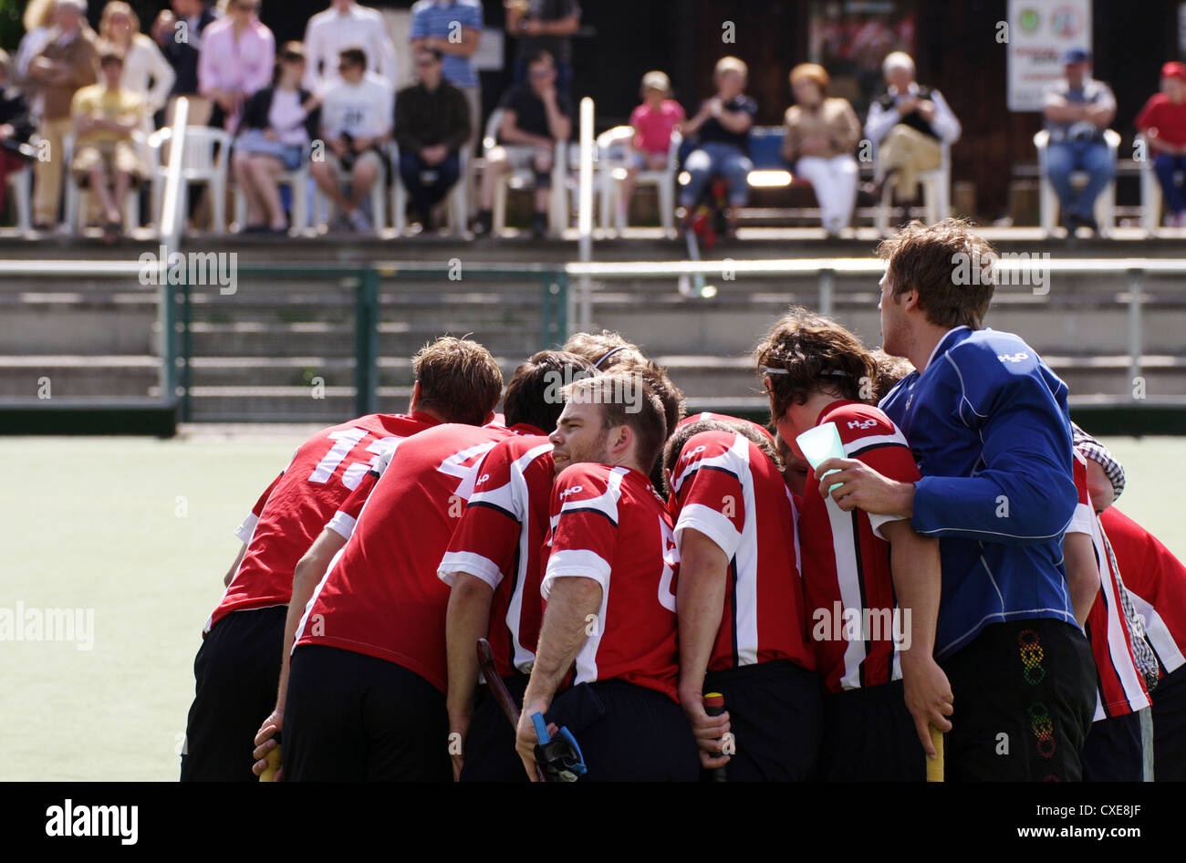 Ruesselsheim che la squadra di hockey appena prima di kick-off Foto Stock