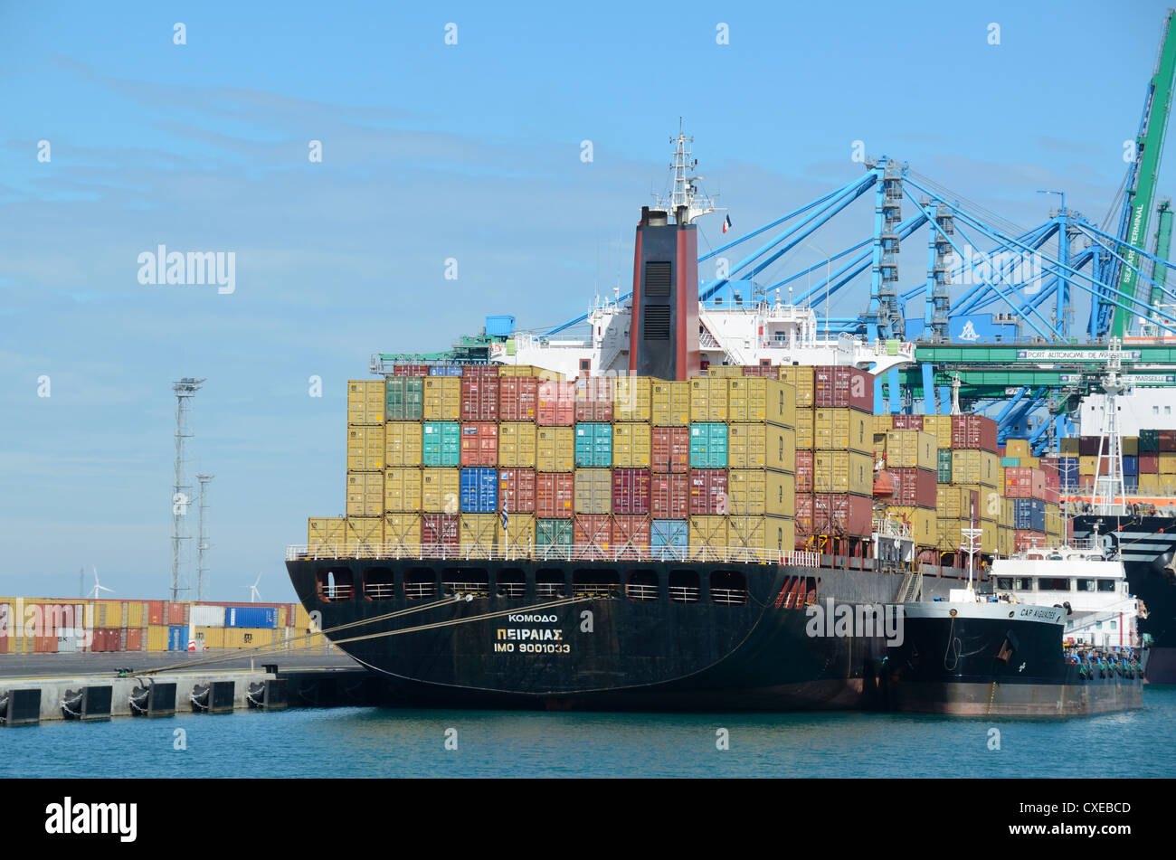 Container nave Porto o Porto al Porto autonomo di Fos-sur-Mer di Marsiglia o Marsiglia Provenza Francia Foto Stock
