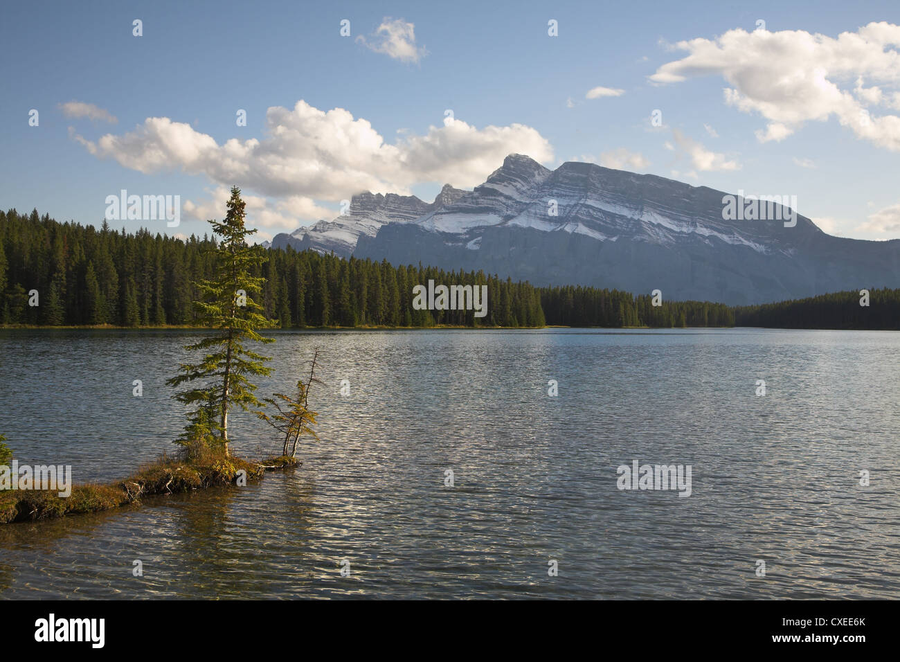 Silent serata sul lago di montagna. Foto Stock
