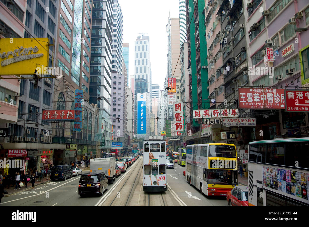 Strade trafficate nel centro di Isola di Hong Kong, Cina Foto Stock