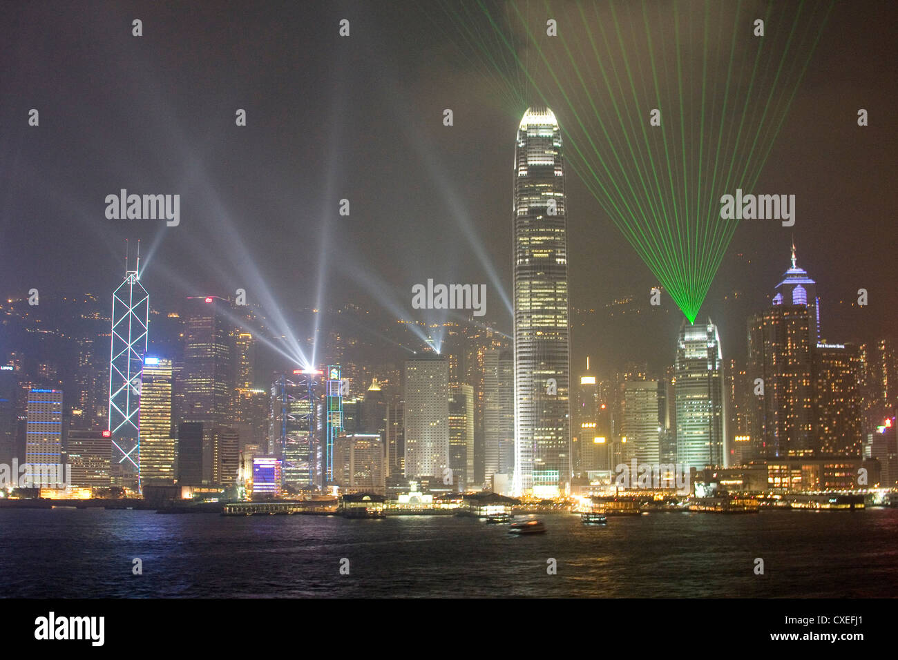 Sinfonia di Luci laser show sull isola di Hong Kong, Hong Kong, Cina. Foto Stock