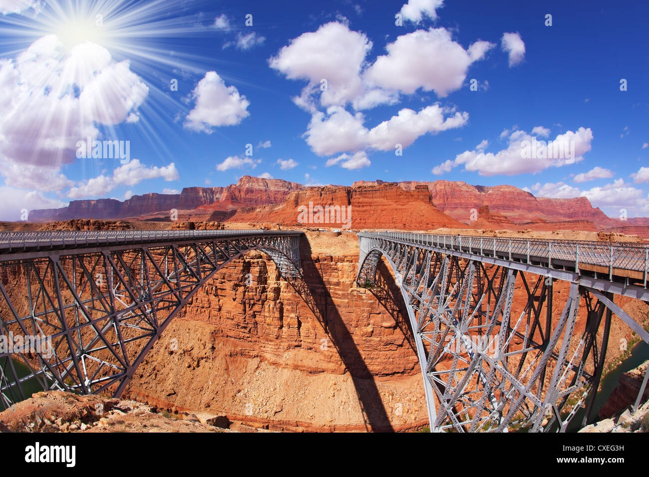 Il sole splende su Navajo Bridge Foto Stock