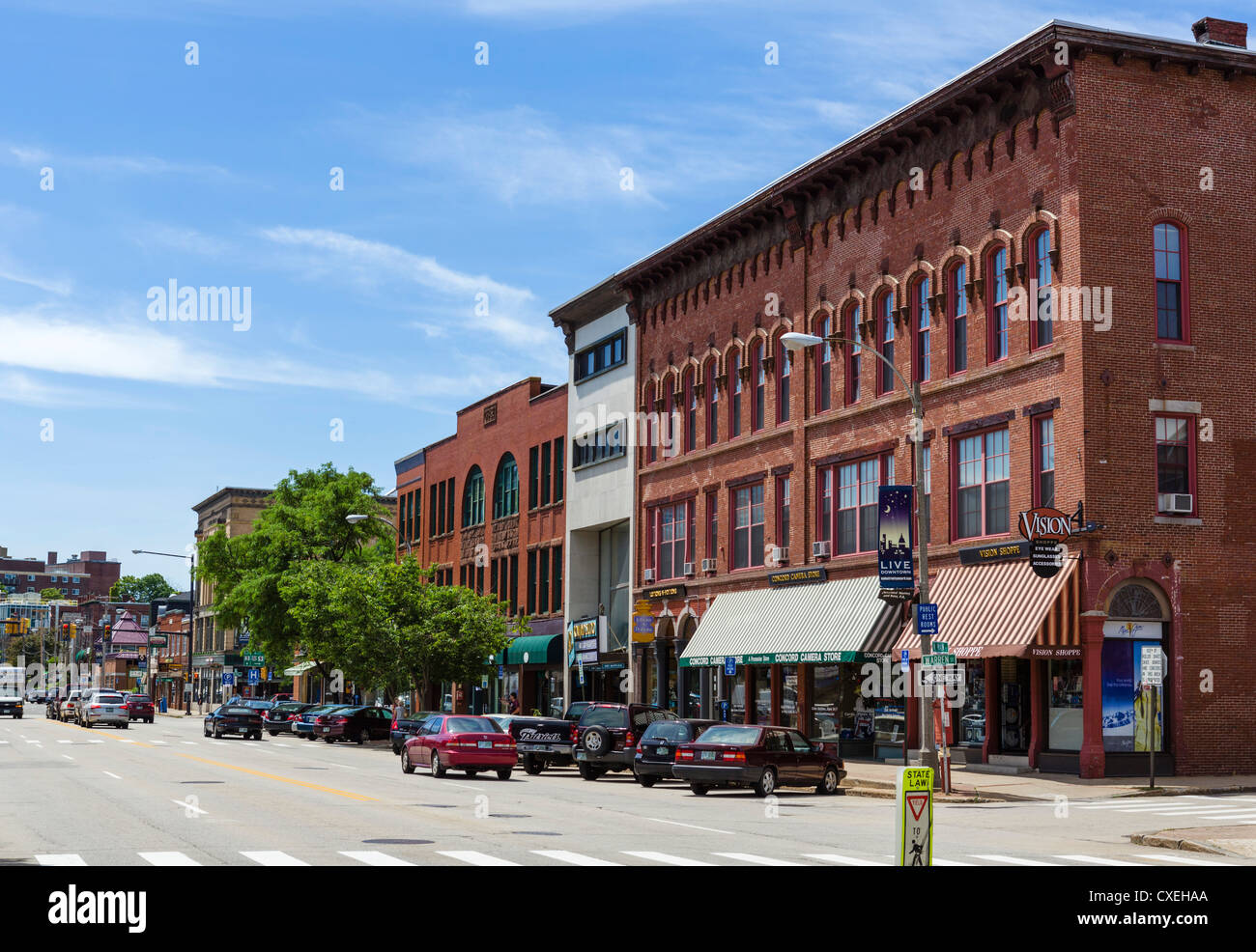Edifici storici sulla strada principale nel centro di concordia, New Hampshire, STATI UNITI D'AMERICA Foto Stock