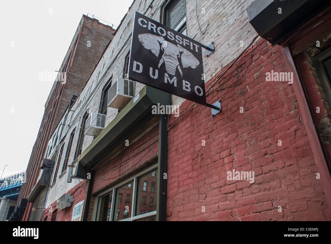 New York City, NY, STATI UNITI D'AMERICA, scene di strada, gallerie d'arte, "Crossfit' in, DUMBO Area, Brooklyn, Gentrification delle zone della città in noi Foto Stock