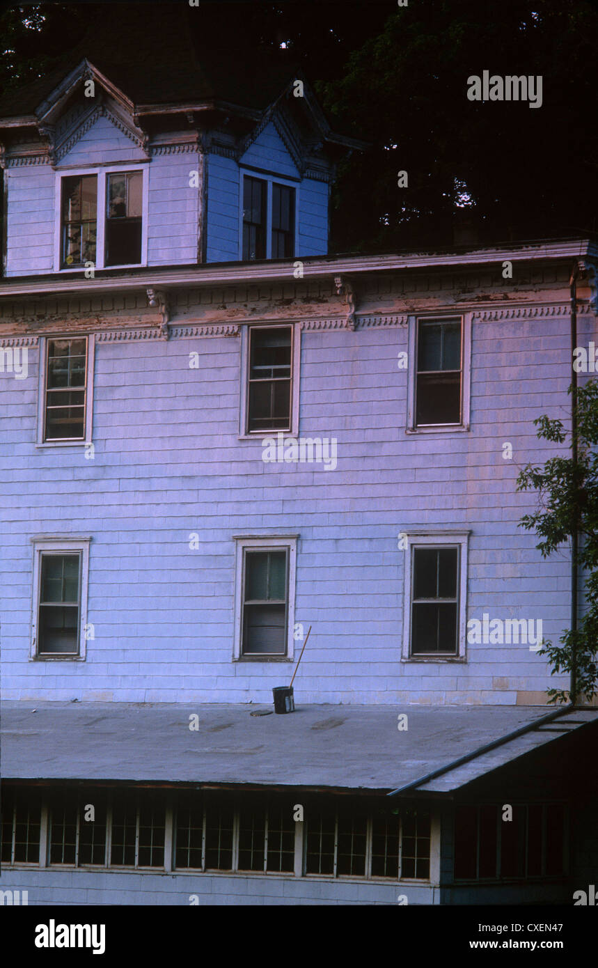 Paese vecchio edificio nel tramonto Foto Stock