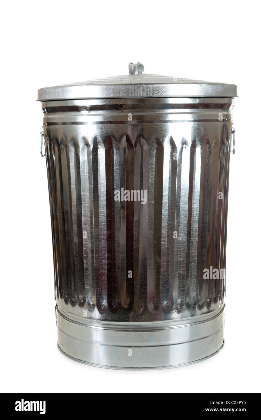 Argento alluminio metallico nel cestino su sfondo bianco Foto Stock