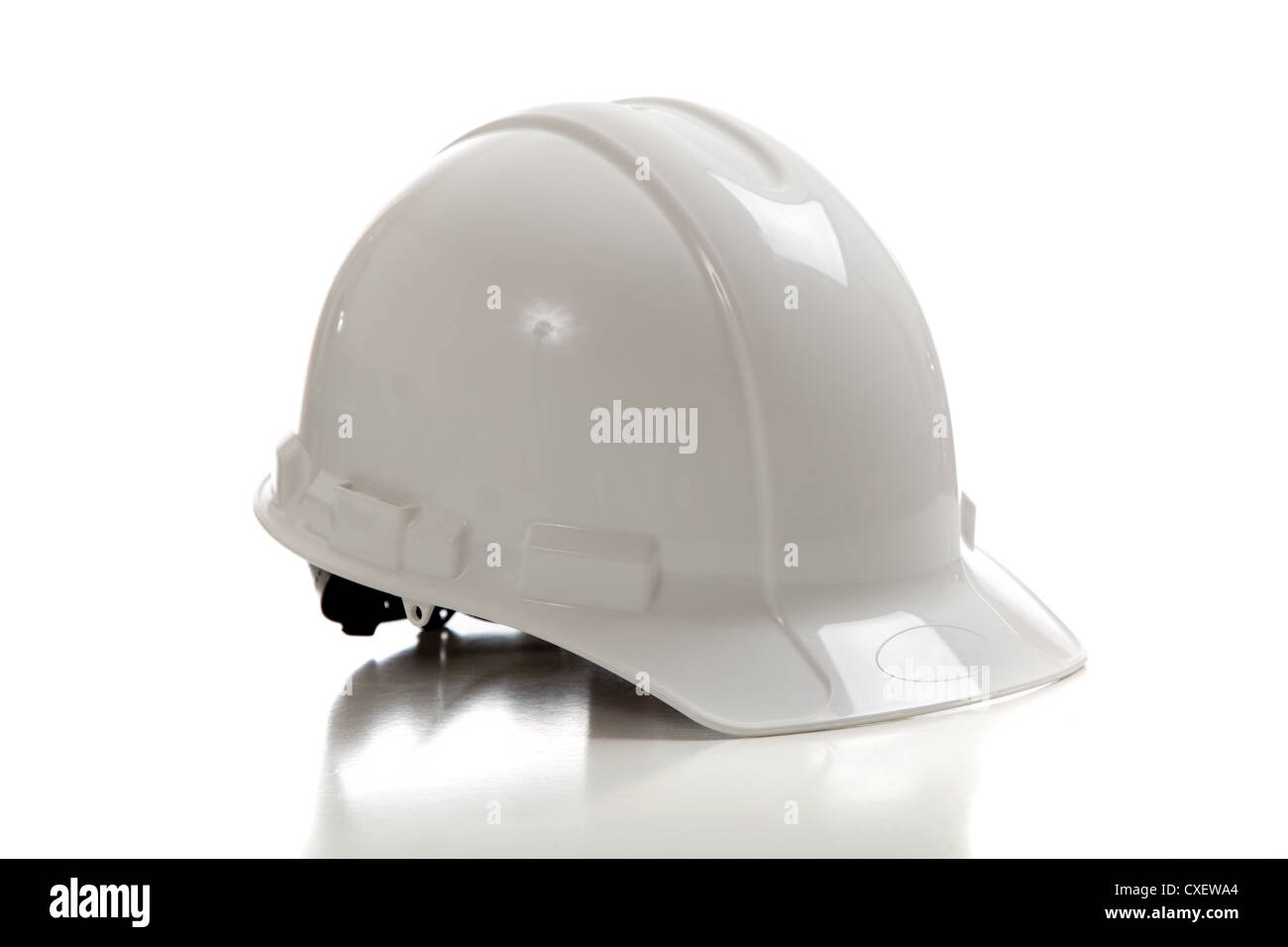 Hardhat bianco su sfondo bianco Foto Stock