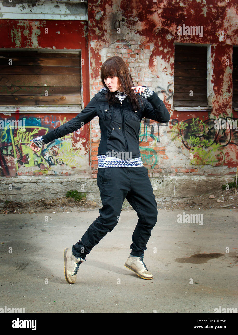 L'hip hop ballerino di stile in posa Foto Stock
