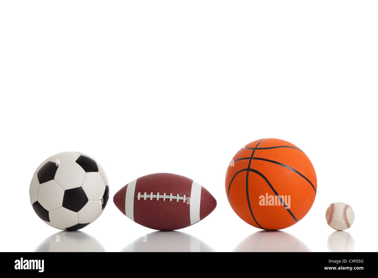 Linea di sfera sportive tra cui calcio, calcio, basket e baseball Foto Stock