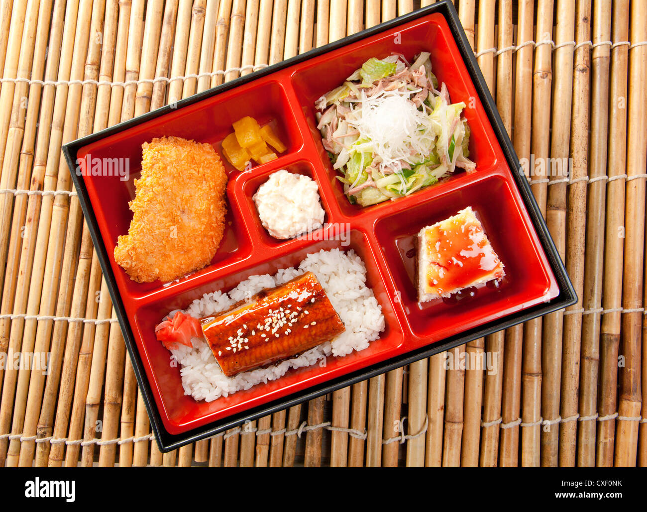 pranzo giapponese in bento box 5250915 Arte vettoriale a Vecteezy