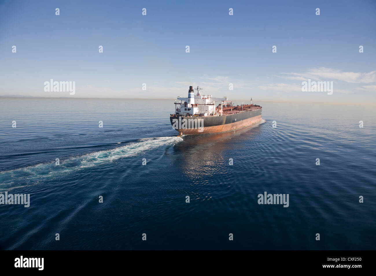 Contenitore nave sull'oceano Foto Stock