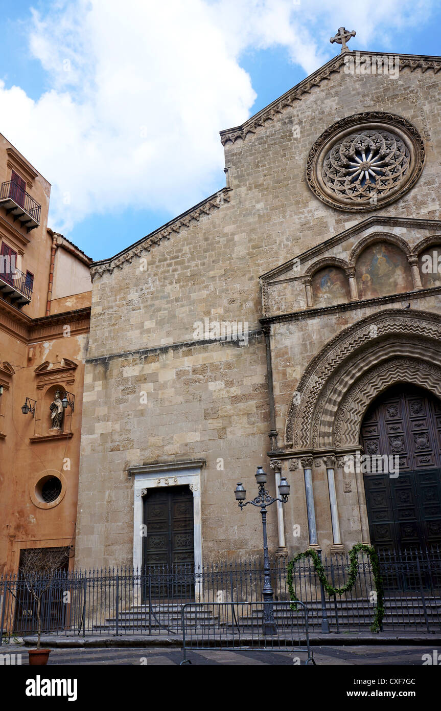 Vista esterna della chiesa di San Francesco di Palermo, Sicilia Foto Stock