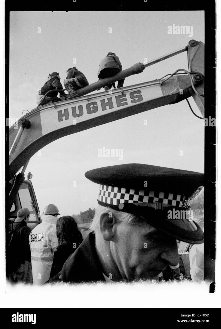 Twyford down road protestare , il primo scavo azioni diving M3 estensione Winchester. Foto Stock